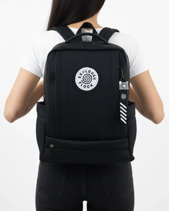 Morral Explorer Wave Negro Modelo Mujer